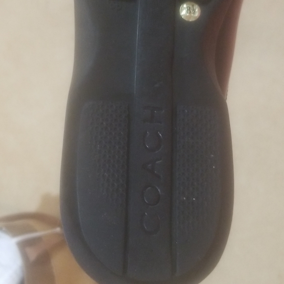 Coach - Picture 5 of 5